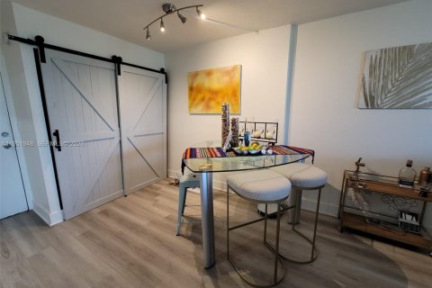 Condominio en Miami, Florida, 2 dormitorios  № 2006098