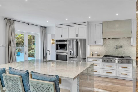 House in Miami, Florida 4 bedrooms, 314.94 sq.m. № 1988724 - photo 19