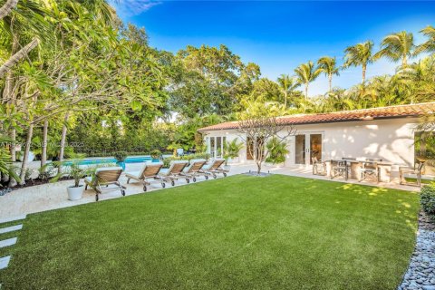 House in Miami, Florida 4 bedrooms, 314.94 sq.m. № 1988724 - photo 13