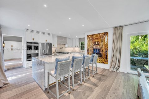 House in Miami, Florida 4 bedrooms, 314.94 sq.m. № 1988724 - photo 23