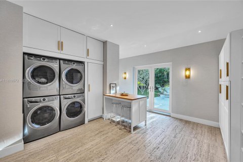 House in Miami, Florida 4 bedrooms, 314.94 sq.m. № 1988724 - photo 27