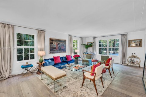 House in Miami, Florida 4 bedrooms, 314.94 sq.m. № 1988724 - photo 15