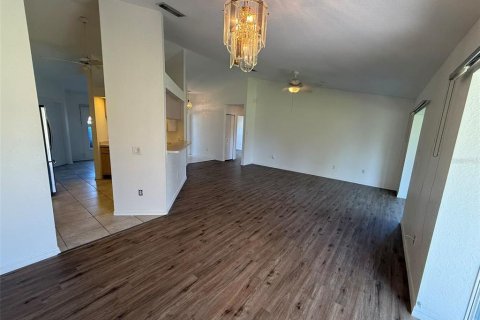 Villa ou maison à louer à North Port, Floride: 3 chambres, 140.75 m2 № 1915195 - photo 5