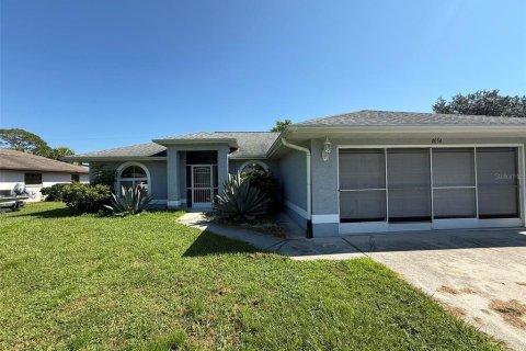 Villa ou maison à louer à North Port, Floride: 3 chambres, 140.75 m2 № 1915195 - photo 1