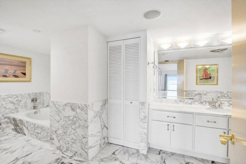Copropriété à vendre à Boca Raton, Floride: 2 chambres, 199.74 m2 № 2247693 - photo 14