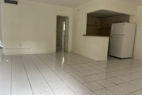 Condo in Hialeah, Florida, 1 bedroom  № 2043281 - photo 6