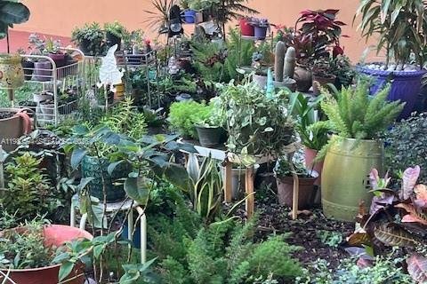 Condo in Hialeah, Florida, 1 bedroom  № 2043281 - photo 2