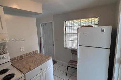 Casa en alquiler en Deerfield Beach, Florida, 4 dormitorios, 106.74 m2 № 2036606 - foto 6