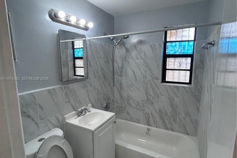 Casa en alquiler en Deerfield Beach, Florida, 4 dormitorios, 106.74 m2 № 2036606 - foto 4