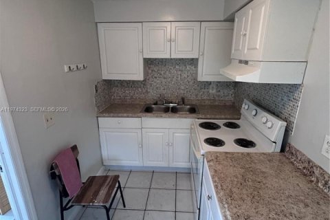 Casa en alquiler en Deerfield Beach, Florida, 4 dormitorios, 106.74 m2 № 2036606 - foto 5