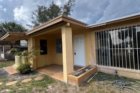 Casa en alquiler en Deerfield Beach, Florida, 4 dormitorios, 106.74 m2 № 2036606 - foto 7