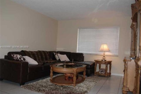Condominio en venta en Dania Beach, Florida, 2 dormitorios, 88.26 m2 № 1983122 - foto 3