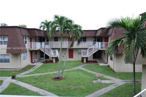 Condominio en venta en Dania Beach, Florida, 2 dormitorios, 88.26 m2 № 1983122 - foto 1