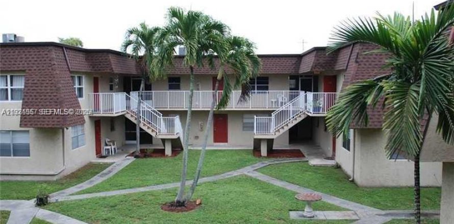 Condominio en Dania Beach, Florida, 2 dormitorios  № 1983122