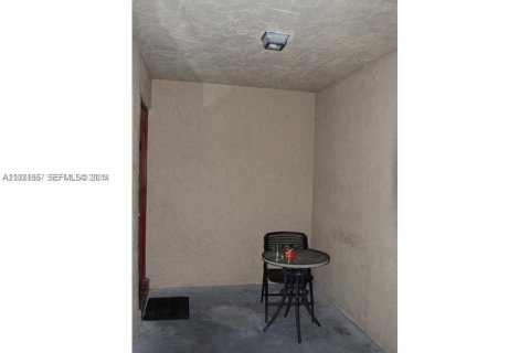 Condominio en venta en Dania Beach, Florida, 2 dormitorios, 88.26 m2 № 1983122 - foto 10