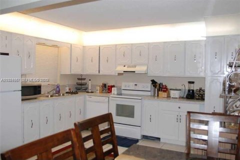 Condominio en venta en Dania Beach, Florida, 2 dormitorios, 88.26 m2 № 1983122 - foto 4