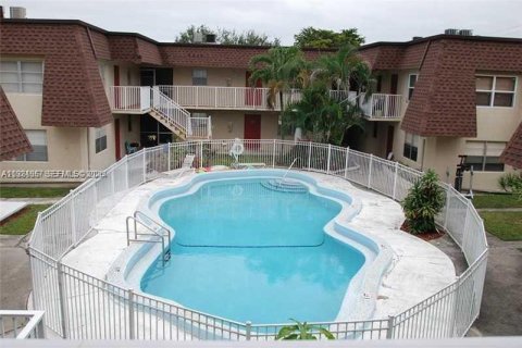 Condominio en venta en Dania Beach, Florida, 2 dormitorios, 88.26 m2 № 1983122 - foto 2