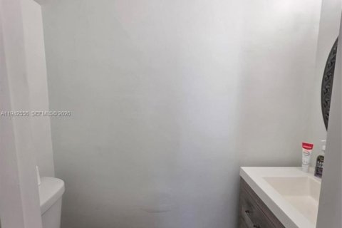 Condo in Cutler Bay, Florida, 3 bedrooms  № 1999853 - photo 18