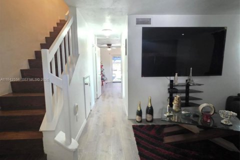 Condo in Cutler Bay, Florida, 3 bedrooms  № 1999853 - photo 6