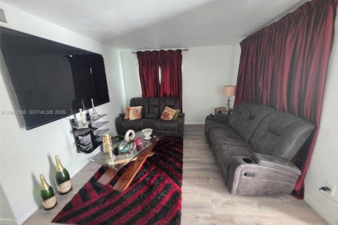 Condo in Cutler Bay, Florida, 3 bedrooms  № 1999853 - photo 5