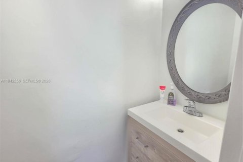 Condo in Cutler Bay, Florida, 3 bedrooms  № 1999853 - photo 8