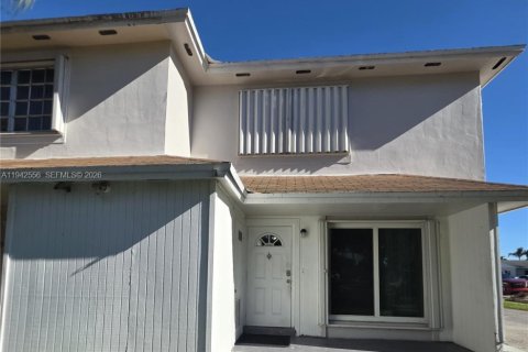 Condo in Cutler Bay, Florida, 3 bedrooms  № 1999853