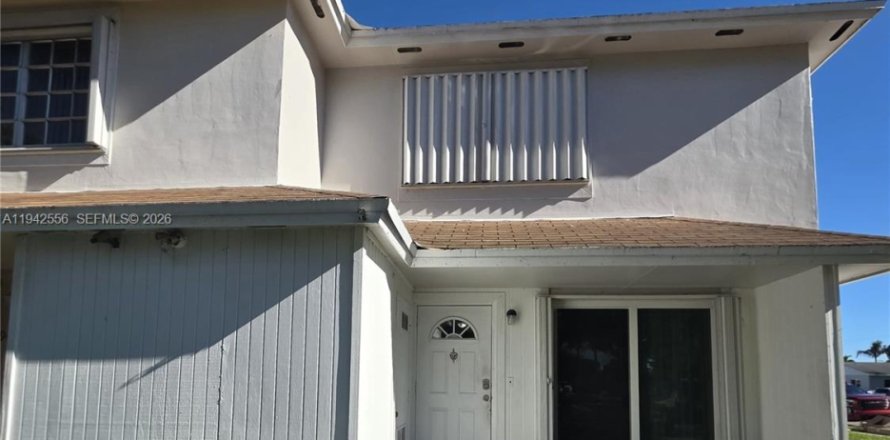 Condo in Cutler Bay, Florida, 3 bedrooms  № 1999853