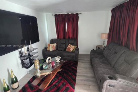 Condo in Cutler Bay, Florida, 3 bedrooms  № 1999853 - photo 7