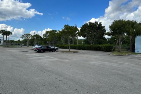 Immobilier commercial à vendre à Palm City, Floride № 1139468 - photo 1