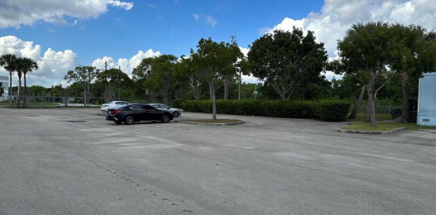 Immobilier commercial à Palm City, Floride № 1139468