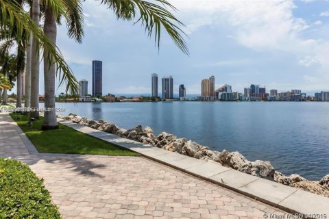 Copropriété à vendre à Aventura, Floride: 2 chambres, 106.84 m2 № 2407595 - photo 3