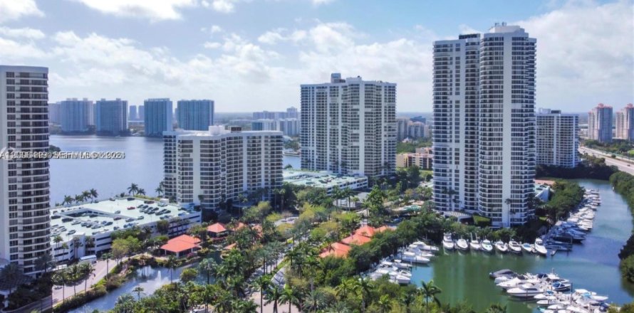 Condo à Aventura, Floride, 2 chambres № 2407595