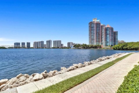 Copropriété à vendre à Aventura, Floride: 2 chambres, 106.84 m2 № 2407595 - photo 2