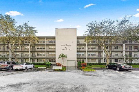 Condominio en venta en Pembroke Pines, Florida, 1 dormitorio, 75.34 m2 № 2010596 - foto 10