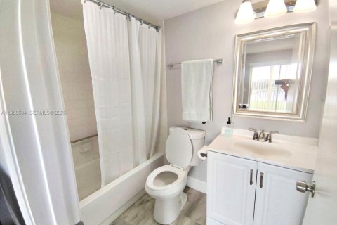 Condominio en venta en Pembroke Pines, Florida, 1 dormitorio, 75.34 m2 № 2010596 - foto 8