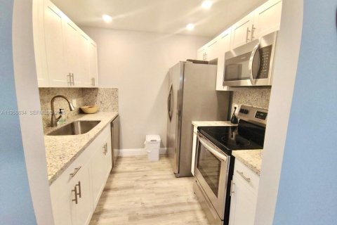 Condominio en Pembroke Pines, Florida, 1 dormitorio  № 2010596