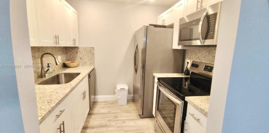 Condominio en Pembroke Pines, Florida, 1 dormitorio  № 2010596