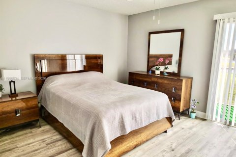 Condominio en venta en Pembroke Pines, Florida, 1 dormitorio, 75.34 m2 № 2010596 - foto 6