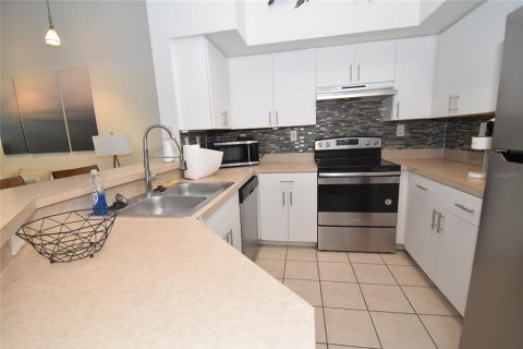 Condo in Sarasota, Florida, 1 bedroom  № 2379182 - photo 12