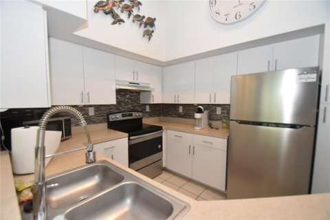 Condo in Sarasota, Florida, 1 bedroom  № 2379182 - photo 10