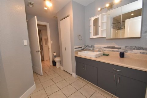 Condo in Sarasota, Florida, 1 bedroom  № 2379182 - photo 18