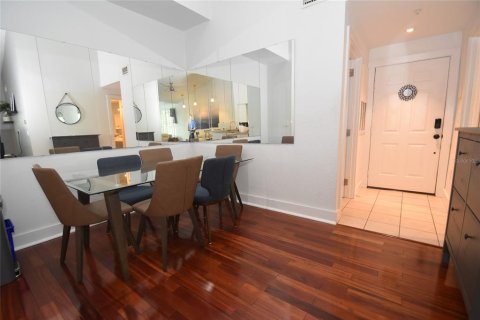 Condo in Sarasota, Florida, 1 bedroom  № 2379182 - photo 11