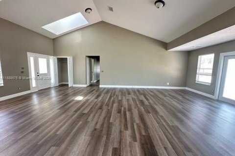 Casa en venta en Port St. Lucie, Florida, 3 dormitorios, 159.79 m2 № 1984155 - foto 1