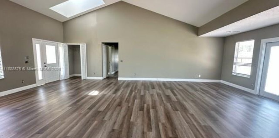 Casa en Port St. Lucie, Florida 3 dormitorios, 159.79 m2 № 1984155