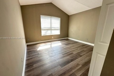 Casa en venta en Port St. Lucie, Florida, 3 dormitorios, 159.79 m2 № 1984155 - foto 12