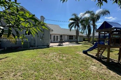 Casa en venta en Port St. Lucie, Florida, 3 dormitorios, 159.79 m2 № 1984155 - foto 16