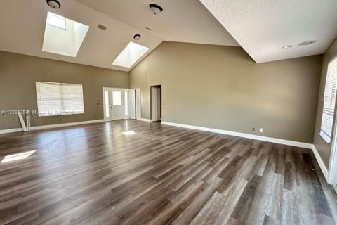 Casa en venta en Port St. Lucie, Florida, 3 dormitorios, 159.79 m2 № 1984155 - foto 3