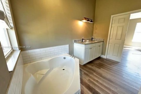 Casa en venta en Port St. Lucie, Florida, 3 dormitorios, 159.79 m2 № 1984155 - foto 7