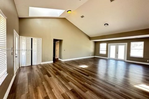 Casa en venta en Port St. Lucie, Florida, 3 dormitorios, 159.79 m2 № 1984155 - foto 2