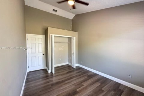 Casa en venta en Port St. Lucie, Florida, 3 dormitorios, 159.79 m2 № 1984155 - foto 14